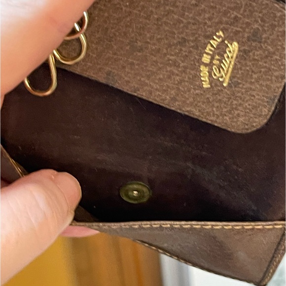 Gucci Monogram Four Key Holder With 16 Inch Unbranded Gold Chain - Picture 13 of 16